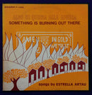 Estrella Artau - Algo Se Quema Alla Afuera / Something is Burning Out There (Vinyle Usagé)
